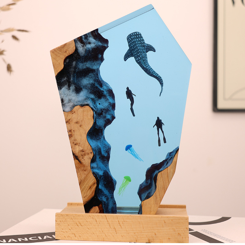 Resin Art For Wedding Gift - تمثال غواص الحوت الراتنجي المضيء على