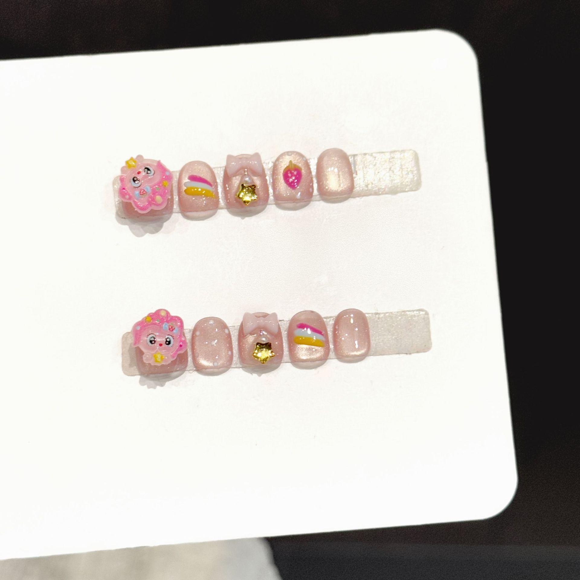 10 قطع من ملصقات الأظافر اليدو - مراجعة Resin Art Sticker وسعره