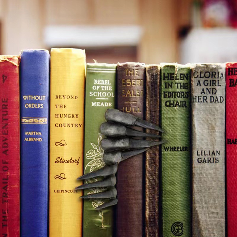 القوطية الشيطان مخلب المرجعية  - مراجعة Resin Art Bookmark وسعره